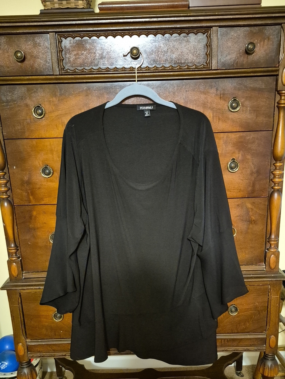 Roz & Ali Black Scoop Neck Relaxed Fit Top With Ruffled Sleeves 3x